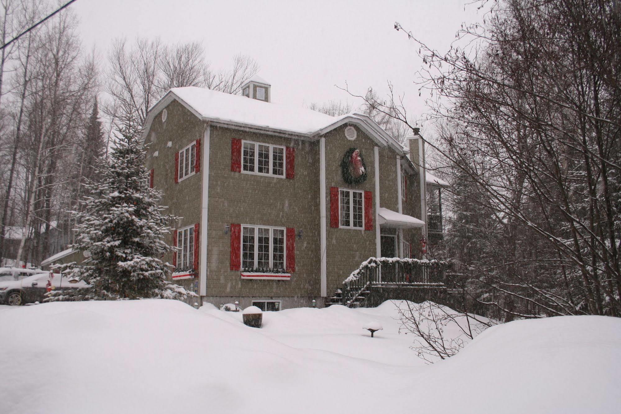 La Chaumiere De L'Anse Bed & Breakfast Mont-Tremblant Bagian luar foto